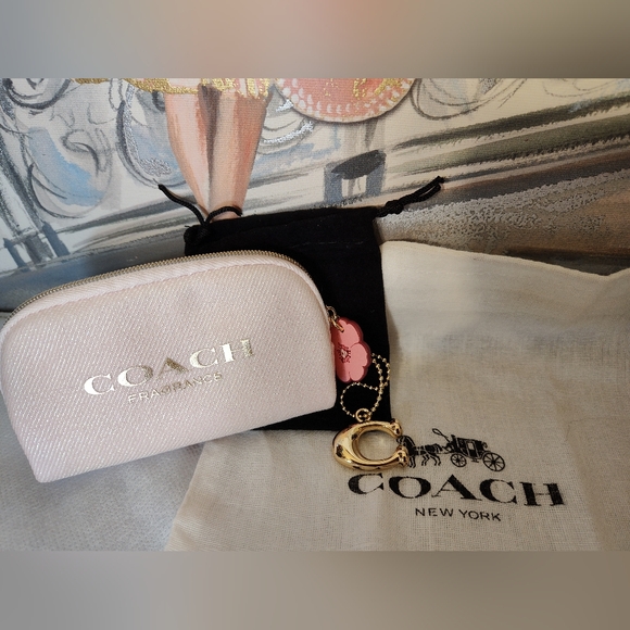 Coach Coin Purse with Keychain And Dust Bag Never Used Aprox Size - Picture 2 of 5
